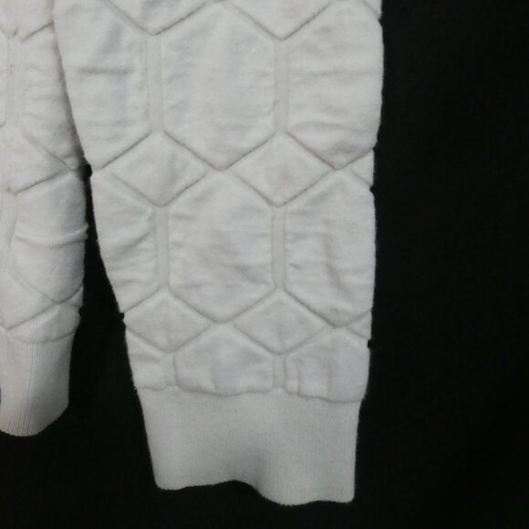 H&M | small | White Geometric Pattern Crew Neck Sweater - Picture 8 of 14